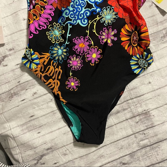 🆕🌸NWT Trina Turk ELECTRIC REEF BANDEAU ONE PIECE - Picture 14 of 15